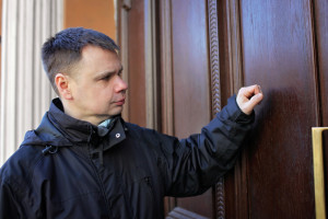 Komornik wyczyści konto i zostawi minimalną. W 2026 roku zabierze nawet 6000 zł z pensji