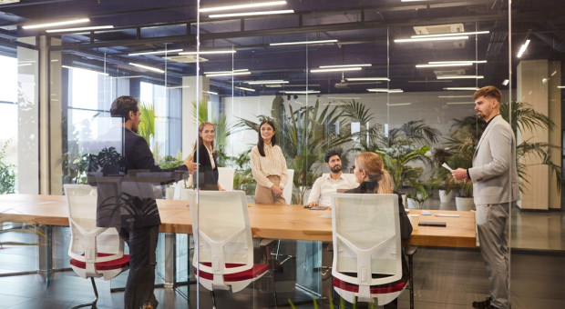 „Miły szef” ma problem. Nagłe stawianie granic może być źle odebrane przez zespół