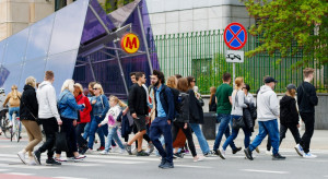 Polacy czują się klasą średnią, ale zarobki temu przeczą