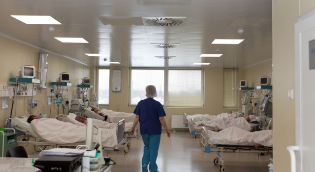 Menedżer czy lekarz? Kto powinien zarządzać szpitalem?