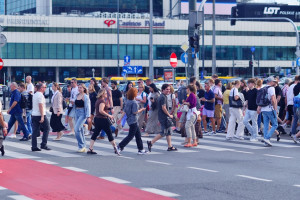 Polacy zarabiają coraz więcej, ale to jedyna dobra wiadomość