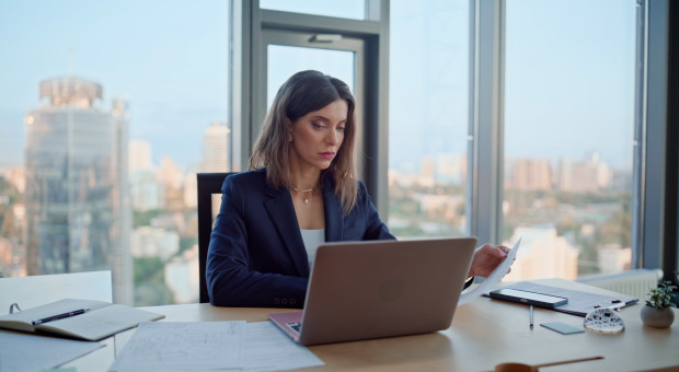 Ciemna strona awansu. "Wcześniej miałem z kim ponarzekać, teraz wszyscy patrzą na mnie"