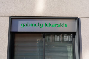 Firmy widzą problem, pracownicy też. A mimo to coś nie działa