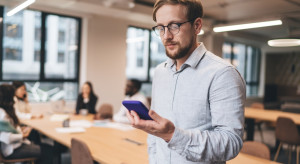 Seniorzy wygrywają wyścig o pracę w IT. Reszta walczy o coraz mniej wolnych miejsc