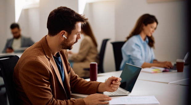 EEC 2026: Praca hybrydowa w nowej rzeczywistości. Jak pogodzić elastyczność z efektywnością