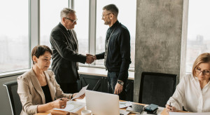 Nie wierzymy w uczciwość innych firm. Brak zaufania słono kosztuje