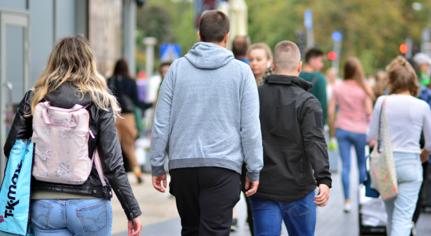 10 tys. zł emerytury? Potrzebne jest 2 mln zł. Polacy wciąż odkładają za mało