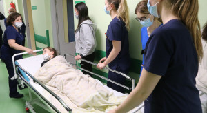 Przybywa pielęgniarek, ale problem nie znika. "Droga do katastrofy"