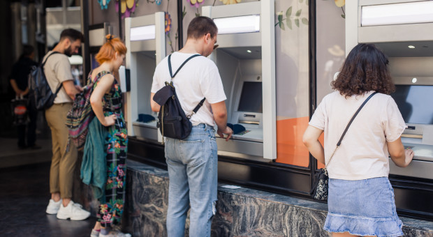 Pracodawcy hamują wzrost płacy minimalnej. "Oferta związków zawodowych nie ma uzasadnienia"