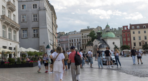 Tyle zarabia się w polskich miastach. Różnica sięga niemal 4,8 tys. zł