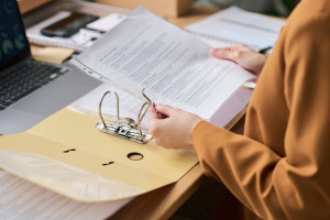 Fiskus zmienia podejście do B2B. Rok temu mówił co innego