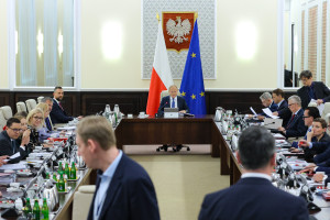 Zatrudnianie cudzoziemców: miało być łatwiej, jest chaos i miesiące oczekiwania