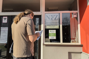 Prawo do wykonywania zawodu straciło 441 lekarzy z zagranicy. Zaostrza się spór o przepisy