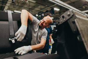Mimo odbicia branża motoryzacyjna nadal zwalnia. "Cofnęliśmy się o 9 lat"