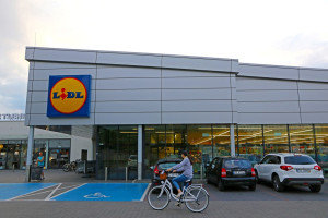 Przegrał pracę, wygrał w sądzie. Lidl musi zapłacić gigantyczne odszkodowanie