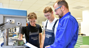 Mniej niż połowa firm szkoli pracowników. Najlepiej wypada budownictwo