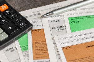 Rewolucja w PIT. Nawet 3600 zł więcej w kieszeni. Tyle mogą zyskać miliony Polaków