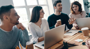Pizza i medytacja zamiast podwyżki. Wellbeing na pokaz nie wystarczy pracownikom