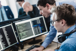 AI w firmach: jedni ignorują, inni odzyskują dzięki niej godziny pracy