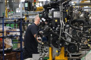Zwolnienia w europejskiej motoryzacji hamują, ale kryzys wciąż trwa. Problem leży gdzie indziej