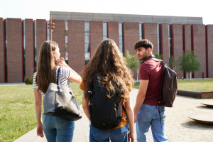 Studenci ruszają do pracy. Oferty czekają, a stawki sięgają 200 zł za godzinę