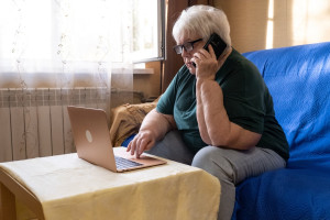 Seniorzy mogą dostać 2500 zł. Ważne: trzeba złożyć wniosek do 9 października